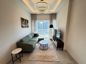Luxury one-bedroom apartment with Partial Canal View - By SQTourism